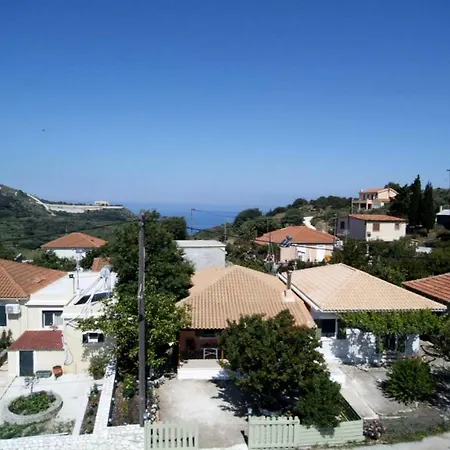Irini's Traditional Kefalonian House Casa de Campo *