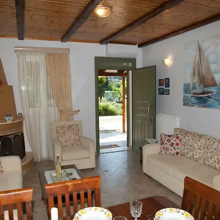 Irini's Traditional Kefalonian House Casă la țară *